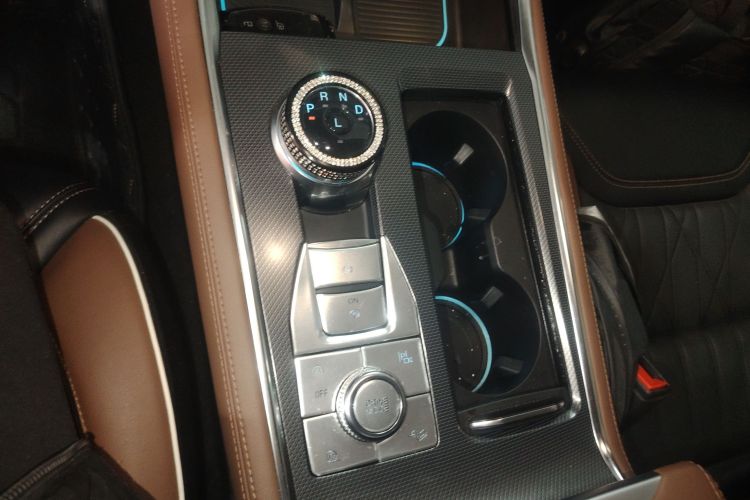 福特 探险者 2023款 EcoBoost 285 四驱钛金版 7座局部细节18