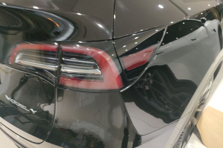 特斯拉 Model Y 2022款 改款 后轮驱动版车身外观9