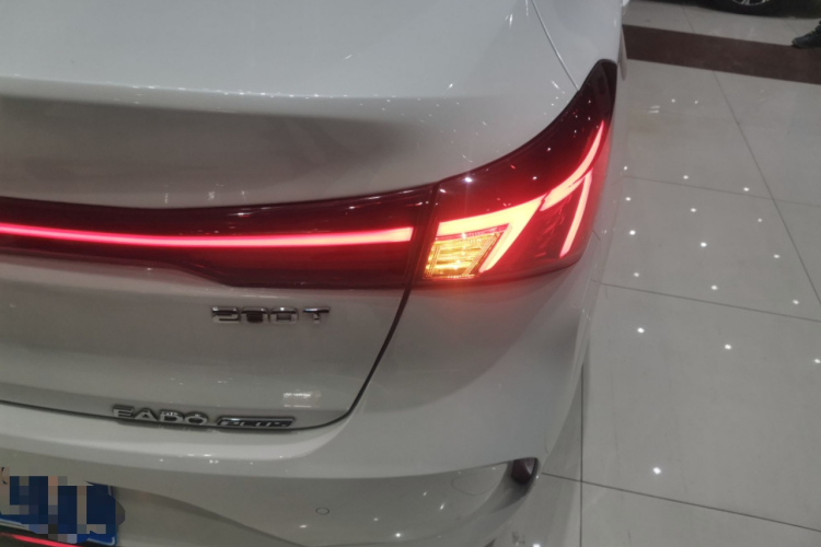 长安 逸动 2023款 畅享版 PLUS 蓝鲸NE 1.4T GDI DCT尊贵版车身外观9