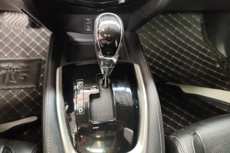 日产 奇骏 2017款 2.0L CVT舒适版 2WD中控内饰18