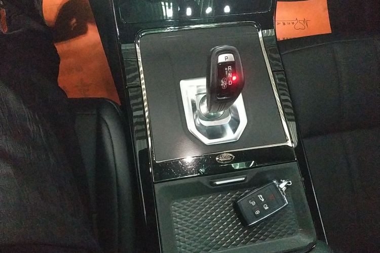 路虎 揽胜极光 2020款 249PS R-DYNAMIC S 运动版中控内饰18