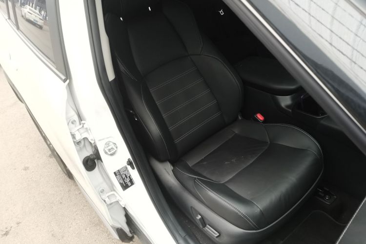 丰田 威兰达 2023款 2.0L CVT四驱豪华PLUS版局部细节41