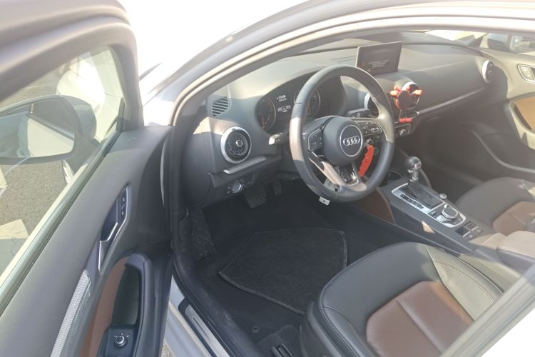 奥迪A3 2019款 Sportback 35 TFSI 风尚型 国VI中控内饰20