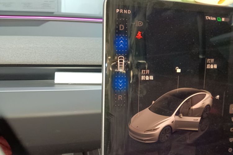特斯拉 Model 3 2025款 后轮驱动版中控内饰18