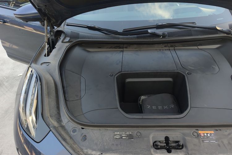 极氪001 2023款 ME版 100kWh局部细节9006