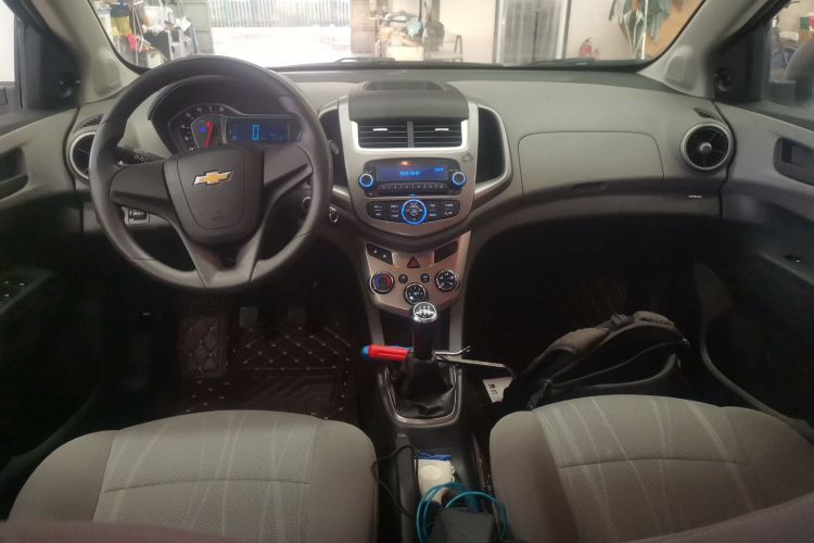 雪佛兰 爱唯欧 2014款 三厢 1.4SL MT 舒适版中控内饰12