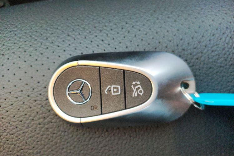 奔驰C级 2024款 改款 C 200 L 运动版中控内饰11