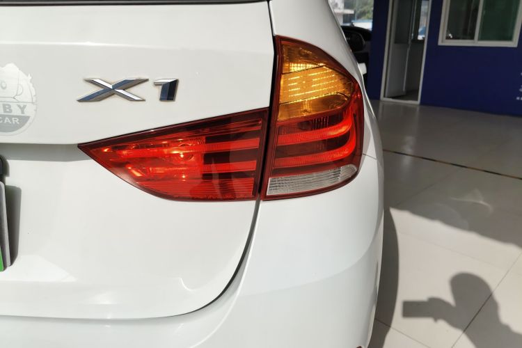 宝马X1 2014款 sDrive18i 时尚型车身外观9