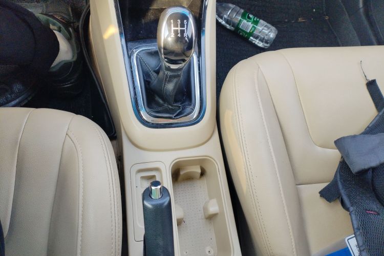 奇瑞E3 2015款 1.5L 手动智尚型中控内饰18