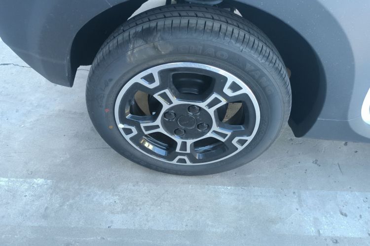 吉利银河 2025款 210km 熊猫骑士车身外观6008