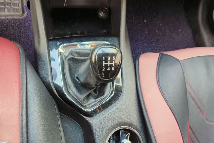 东南DX3 2016款 1.5L 手动豪华型中控内饰18