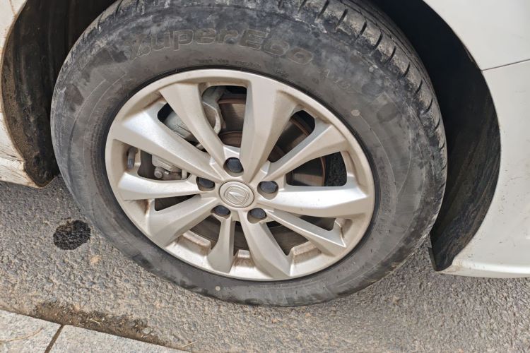 长安 逸动 2022款 PLUS 1.6L GDI 手动精英型车身外观10