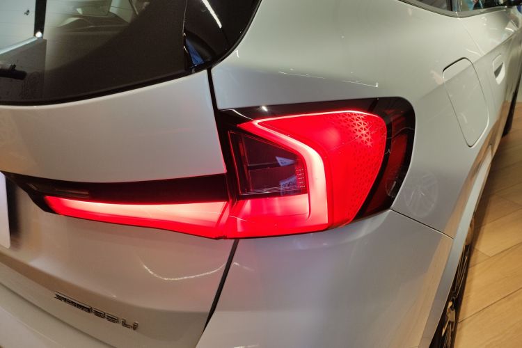 宝马X1 2023款 sDrive25Li M运动套装车身外观9