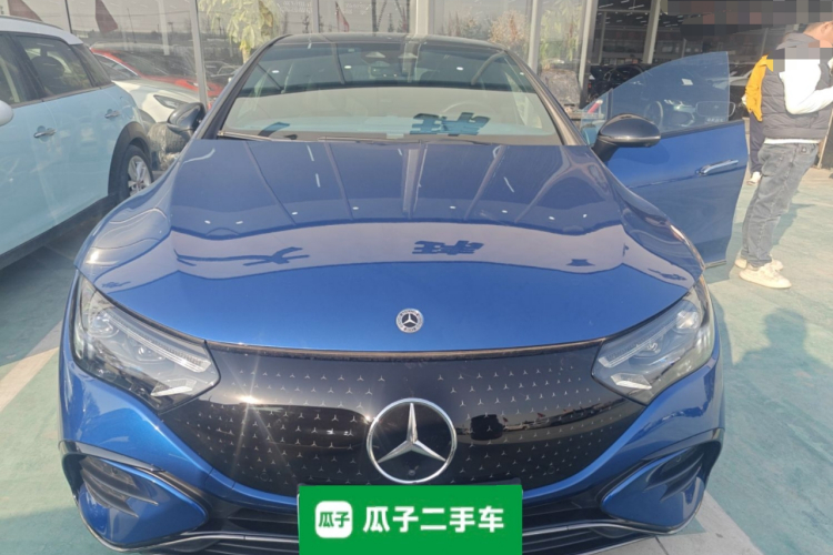 奔驰EQE 2022款 350 先型特别版车身外观2