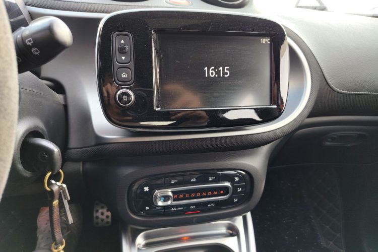 博速 smart forfour 2017款 BRABUS Xclusive中控内饰16