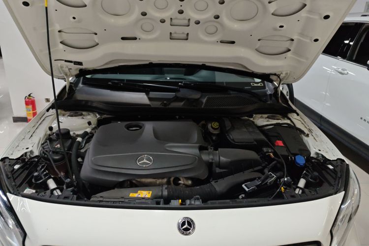 奔驰GLA 2018款 GLA 200 时尚型机舱底盘24