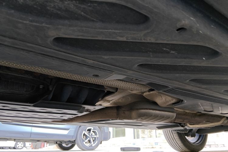 奔驰GLC 2020款 GLC 300 L 4MATIC 豪华型局部细节9004