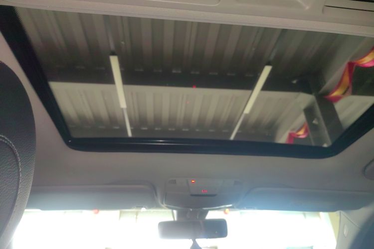 奔驰C级 2019款 C 180 L 时尚型运动版中控内饰22