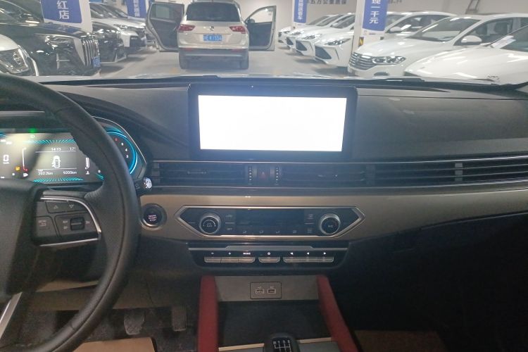 捷途X70 2023款 1.5T 手动超越版 7座中控内饰16