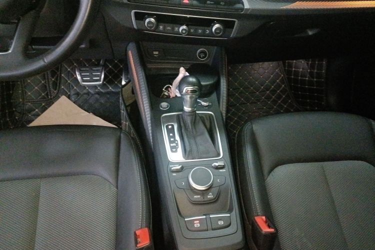 奥迪Q2L 2020款 35 TFSI 时尚致雅型中控内饰18