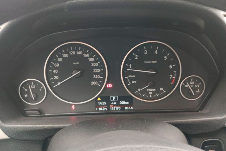 宝马3系 2014款 320i 时尚型中控内饰14