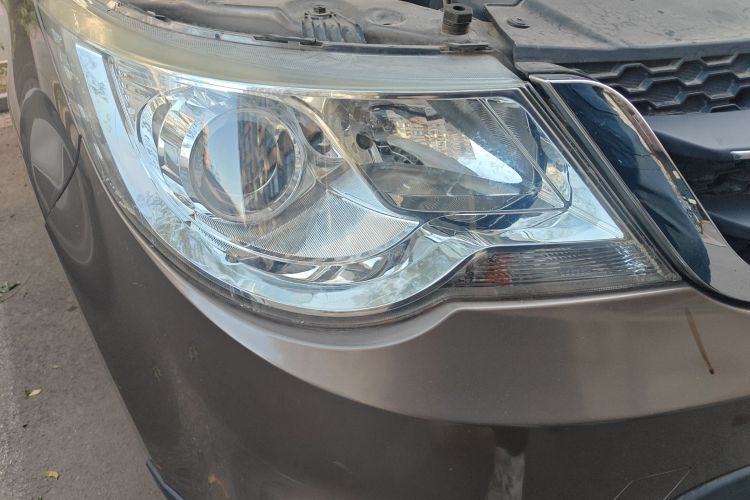 宝骏730 2014款 1.5L 手动舒适ESP版 7座车身外观6006