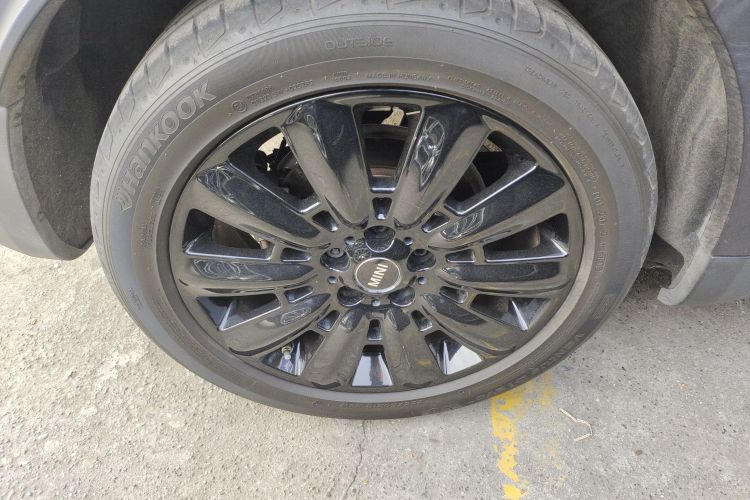 MINI Countryman 2019款 1.5T COOPER ALL4 艺术家周末旅行版车身外观6008