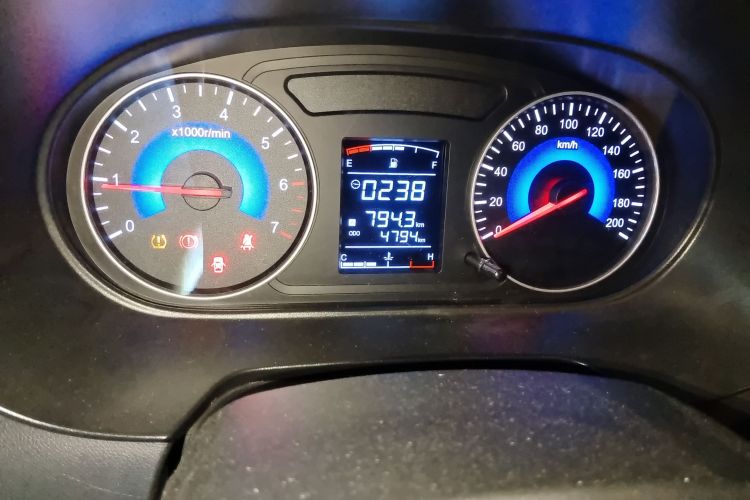 东风风光 风光380 2022款 1.5L 舒适型客车(钢板弹簧)5座中控内饰15