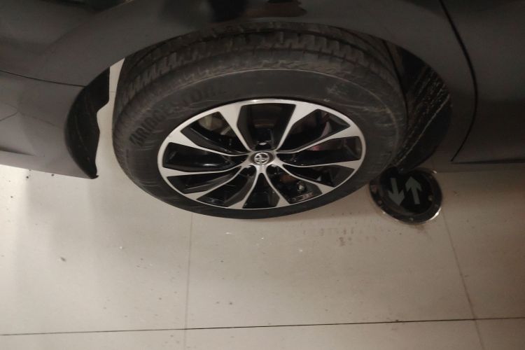 丰田 亚洲龙 2023款 2.0L 进取版车身外观6008