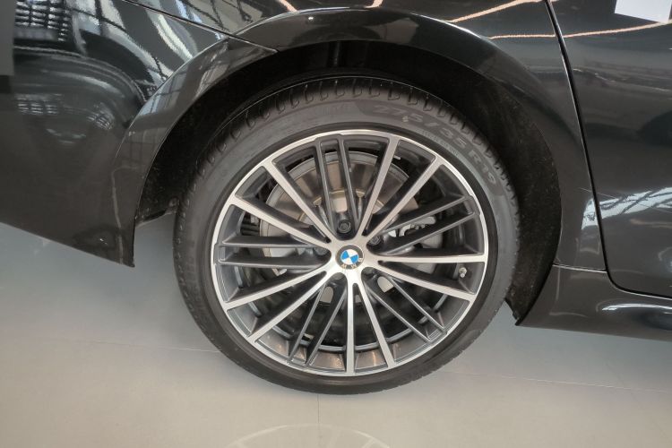 宝马5系 2023款 530Li 领先型 M运动套装车身外观6008