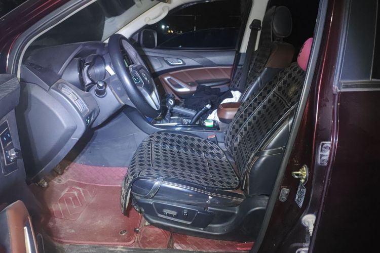 江铃 驭胜S350 2017款 2.0T 手动两驱柴油豪华天窗版5座中控内饰19