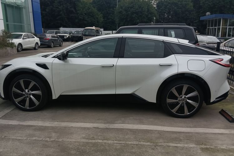 丰田bZ5 2025款 550 PRO智行版车身外观6003