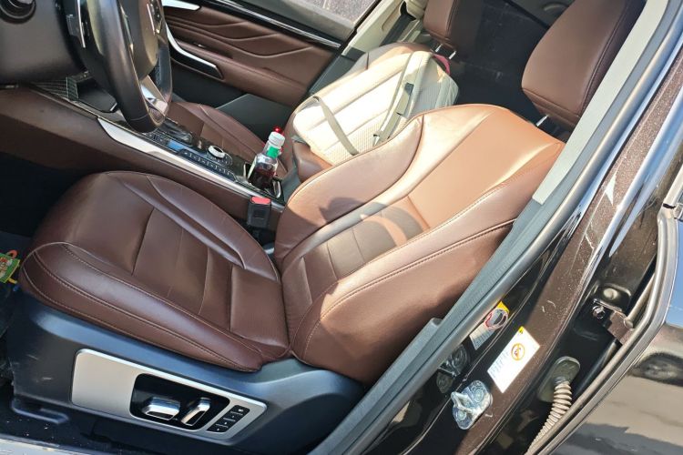 魏牌 VV7 2017款 2.0T 旗舰型中控内饰19