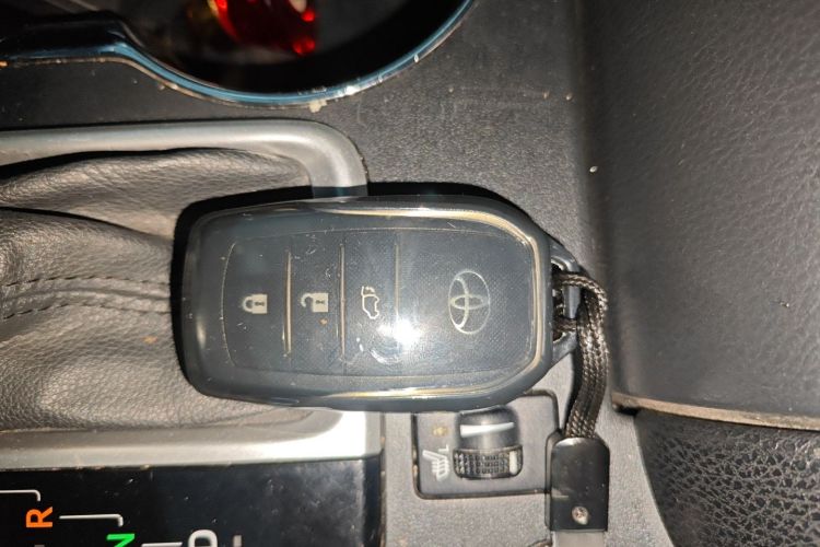 丰田 汉兰达 2021款 2.0T 四驱尊贵版 7座中控内饰11