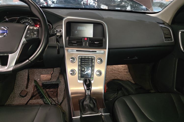 沃尔沃XC60 2017款 T5 AWD 智进版中控内饰16