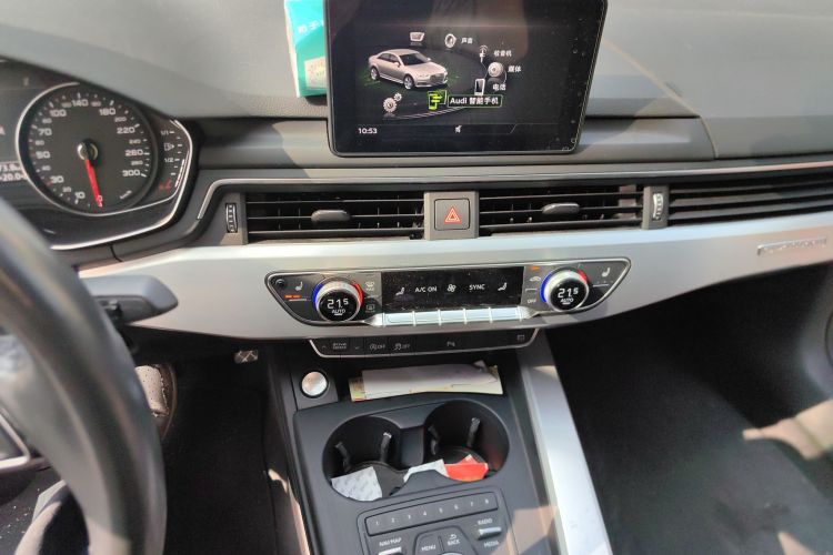 奥迪A4L 2018款 30周年年型 45 TFSI quattro 个性运动版局部细节16