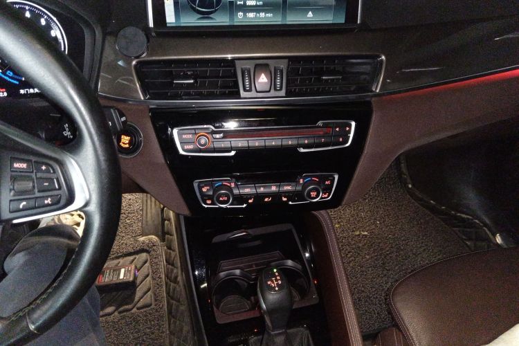 宝马X1 2016款 sDrive18Li 豪华型中控内饰16