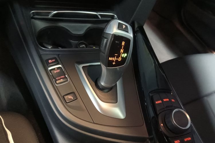 宝马3系 2017款 320Li 时尚型中控内饰18