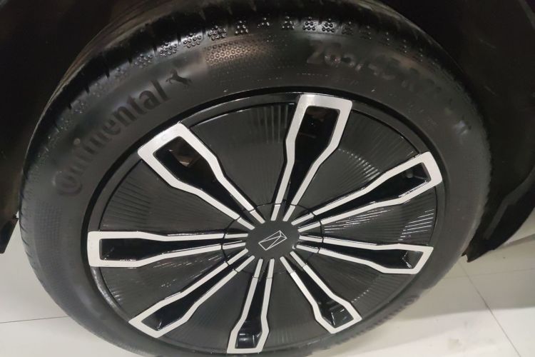 阿维塔07 2024款 Max增程版车身外观6008