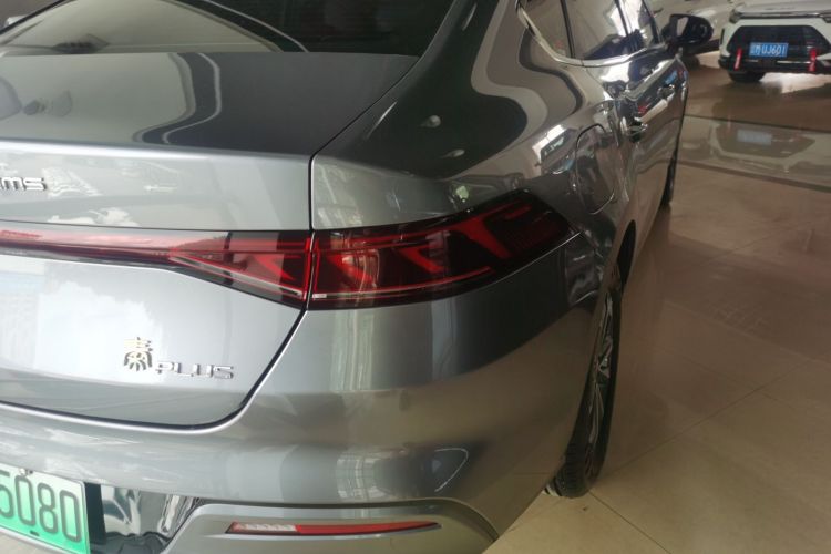 比亚迪 秦PLUS 2024款 荣耀版 DM-i 55KM领先型车身外观9