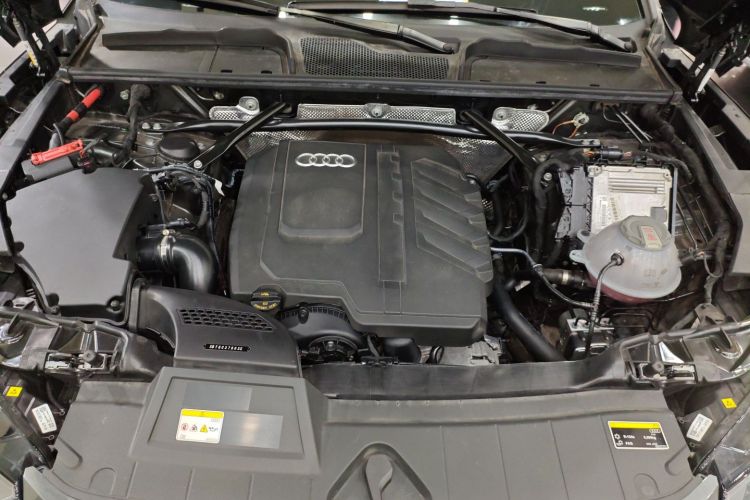 奥迪Q5L 2024款 40 TFSI 豪华动感型机舱底盘24