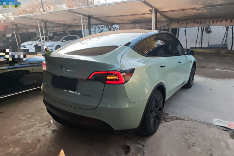 特斯拉 Model Y 2024款 后轮驱动版车身外观7
