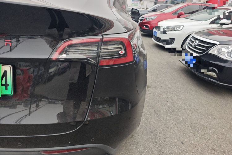 特斯拉 Model Y 2022款 改款 后轮驱动版车身外观9