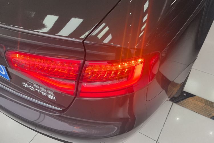 奥迪A4L 2016款 30 TFSI 典藏版 自动舒适型车身外观9