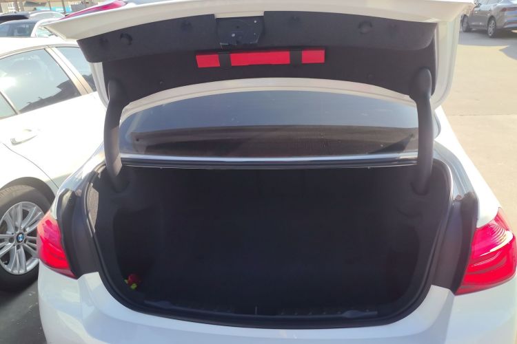 宝马3系 2018款 320Li 时尚型机舱底盘23