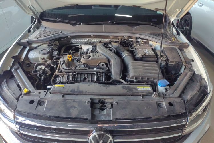 大众 宝来 2023款 300TSI DSG尊行版机舱底盘24