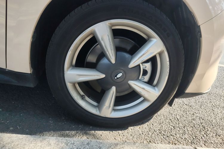 欧拉好猫 2023款 401km标准续航 豪华型 磷酸铁锂车身外观10