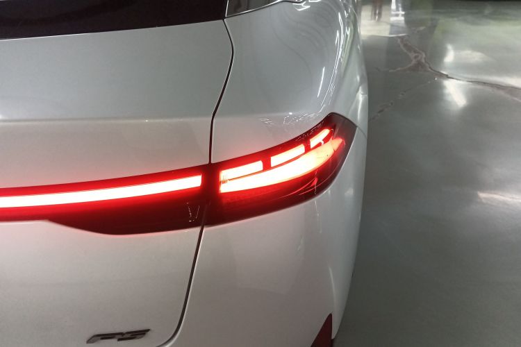 小鹏P5 2021款 460E+车身外观6006