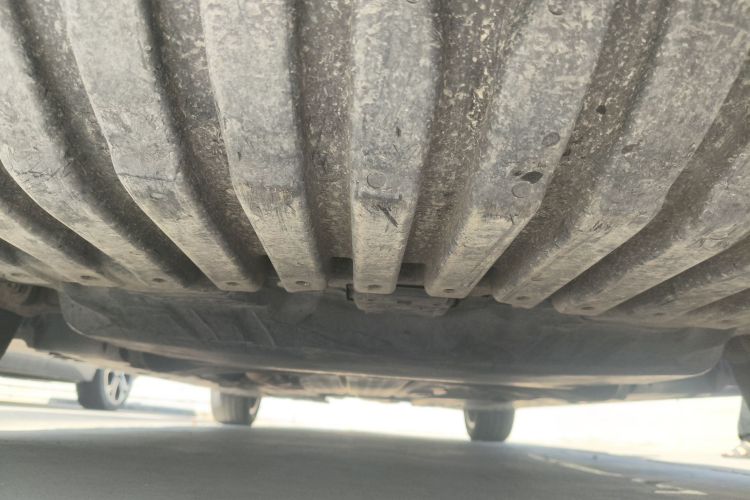 奔驰C级 2019款 C 180 L 时尚型运动版局部细节9008