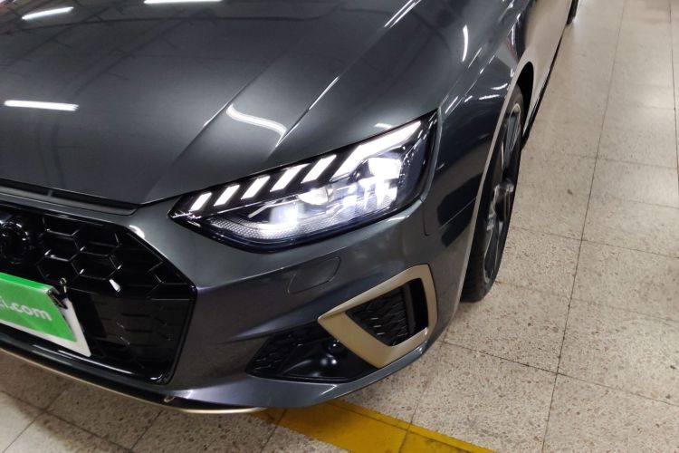 奥迪A4L 2024款 40 TFSI quattro RS套件燃速型局部细节36